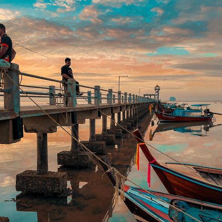 เกาะลิบงซันไรส์ โฮมสเตย์ Koh Libong Sunrise Homestay Zewnętrze zdjęcie